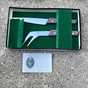 Two piece carvette carving set With walnut handles